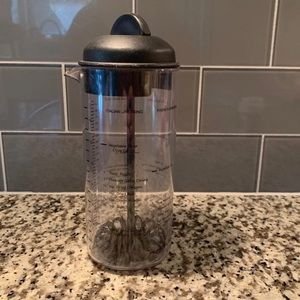 Pampered Chef dressing container